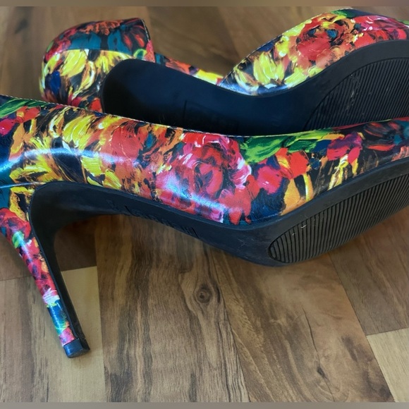 Brash Multicolor Floral Women's Heels - Picture 4 of 7